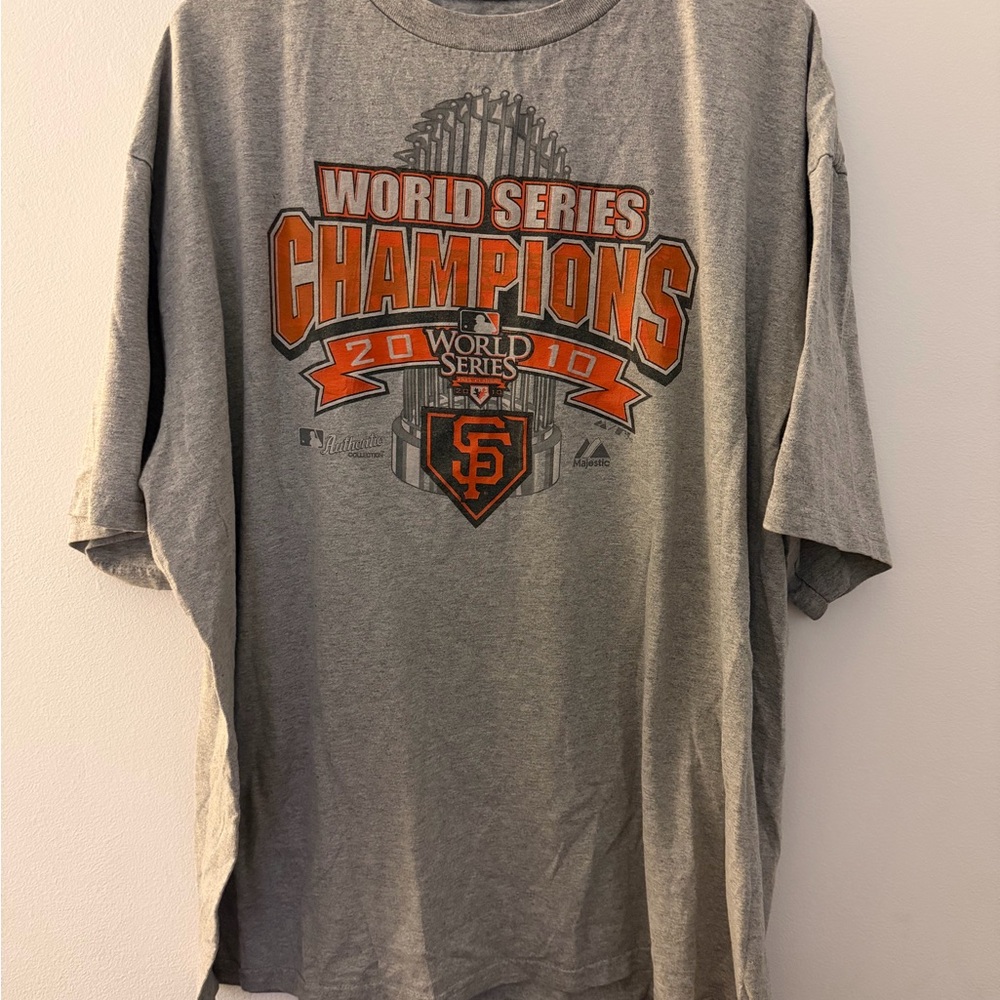 Vintage San Francisco Giants Gray 'World Series Champions' Graphic Tee